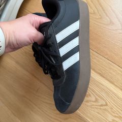 boy shoes  / runners/ trainers Adidas  size 3,5