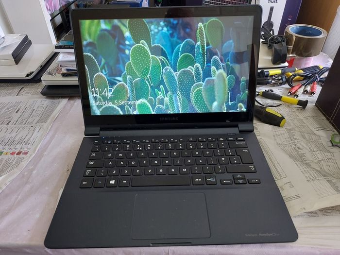 SAMSUNG Notebook Model NP915S3G, Quad Core Processor, 1.4GHz, 4GB Ram, 128GB SSD, Windows 10, Microsoft Edge, Chrome and VLC