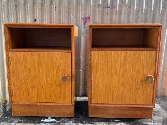 Pair of Midcentury retro vintage Oak Bedsides by Meredew c.1960s