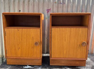 Pair of Midcentury retro vintage Oak Bedsides by Meredew c.1960s