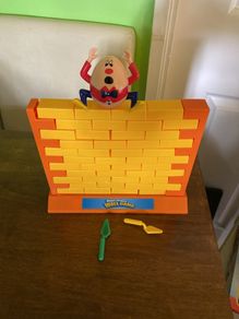 Humpty Dumpty's wall game