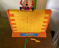 Humpty Dumpty's wall game