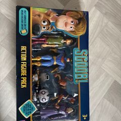 Scooby doo Scoob action figures & haunted house