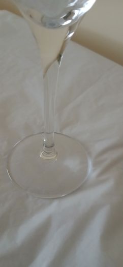 A pair. 2 x Vintage Wine Glasses. Geometric patterned elegant wine glasses. FREE Stopper.