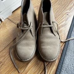 Clark's desert boots-sand