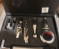 Wine opening set