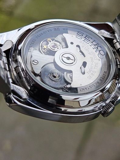 Watch Seiko 5 Automatic.