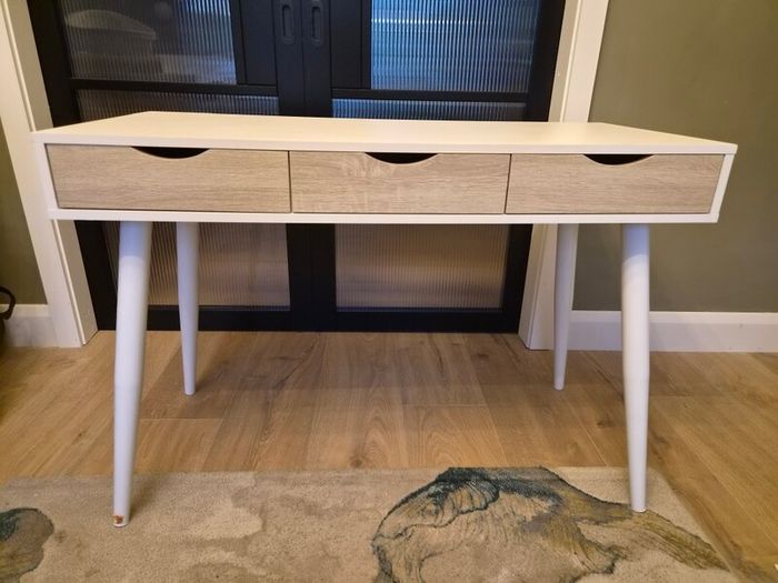 Desk with monitor stand/organiser&mat
