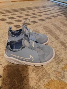 kids Nike trainers 9.5 uk