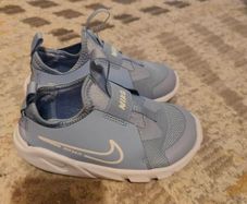 kids Nike trainers 9.5 uk