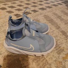 kids Nike trainers 9.5 uk