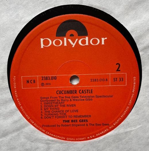 LP Bee Gees, in good condition. The price is on the list.