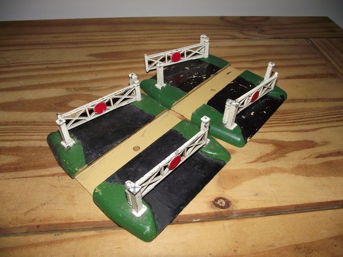 Hornby Dublo:  Level Crossing X 2