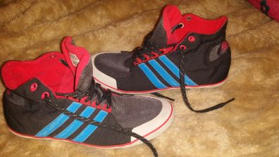 Adidas ladies trainers size UK 6 EU 39 Postage included