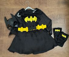 Batgirl costume + accessories 3/4 years