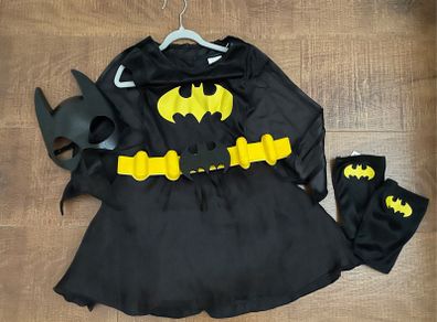 Batgirl costume + accessories 3/4 years