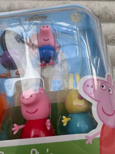 Peppa Pig's Pig 5 collectible figures Please see photos
