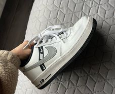 Nike Air Force 1 LV8 - runners size 4