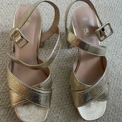 Ladies Gold Platform Sandal Size 5