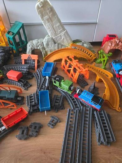 Thomas & Friends over 12m+  of tracks + 7 trains [90+ pieces set]