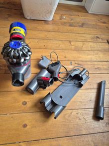 Dyson Cordless Vacuum with some Attachments - SPARES OR REPAIRS ONLY