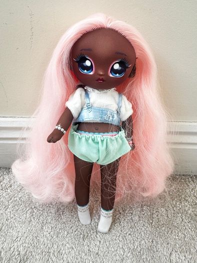 Na! Na! Na! Surprise Lila Lamb Teens Fashion Doll  aprox. 11" Used Please see photos