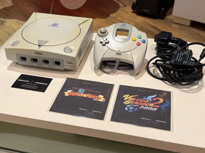 Sega Dreamcast Console Bundle with 2 Games and Controller