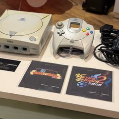 Sega Dreamcast Console Bundle with 2 Games and Controller