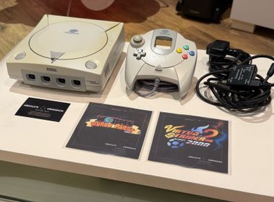 Sega Dreamcast Console Bundle with 2 Games and Controller