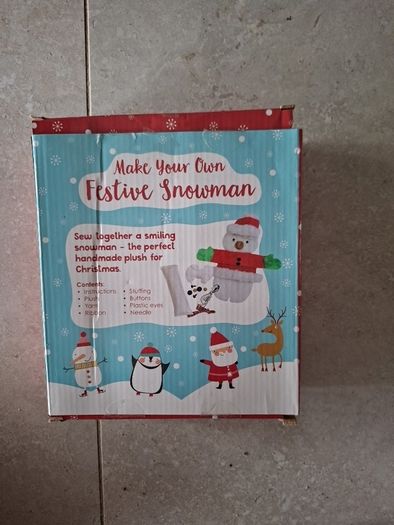BNIB Make your own festive snowman