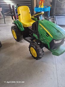 John Deere 12v tractor