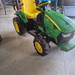 John Deere 12v tractor