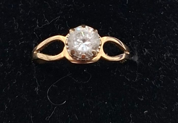 9ct yellow gold ring