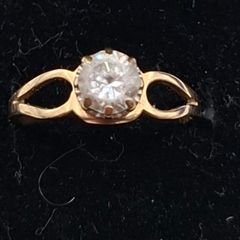 9ct yellow gold ring
