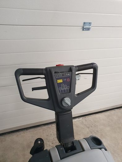 Scrubber dryer Nilfisk SC400