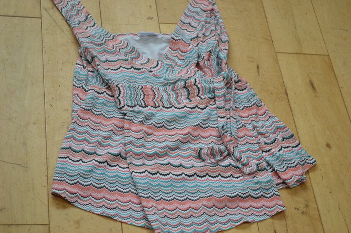 Maternity Tops and Vests Size m or UK 12 EUR 7 EACH
