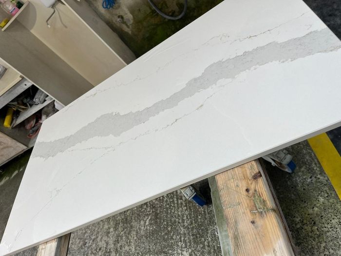 Calcatta mammo gold 1174mm x 635mm 20mm thick