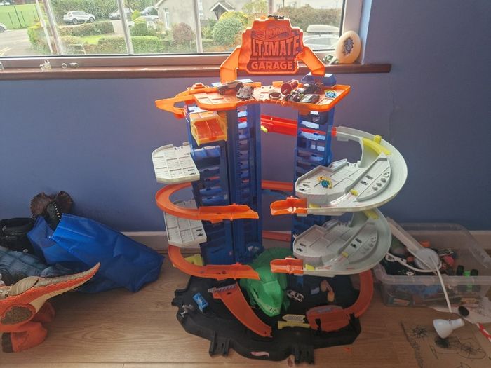 Hot wheels Ultimate Garage Track