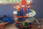Hot wheels Ultimate Garage Track