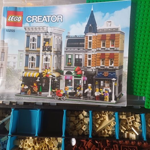 lego 10255 assembly square