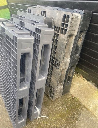 plastic pallets