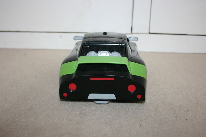 Ben 10 Car including Ben Figure