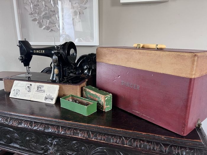 singer sewing machine 99k