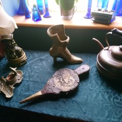 Collection of vintage items