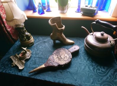 Collection of vintage items