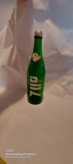 7up bottle with cap,used condition,nice advertising, price includes post to anywhere in Ireland thank you,see pictures,