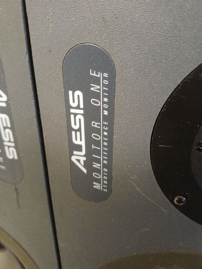 ALESIS monitor one speaker