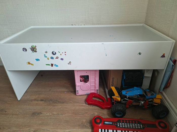 IKEA Dundra activity table