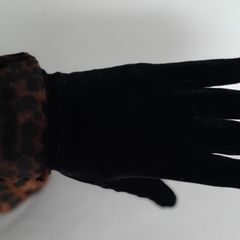 New velvet gloves with leopard print top