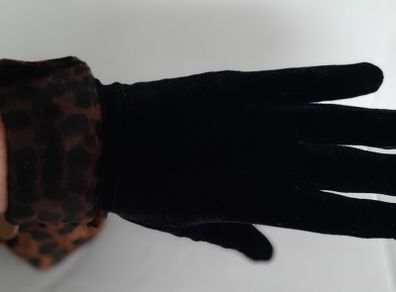 New velvet gloves with leopard print top
